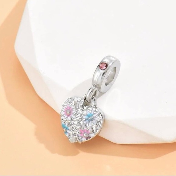 Trendy boutique Jewelry - 💐💖Dainty Heart with Flowers /Silvertone Charm* Pandora STYLE*  1 Pc  NWT